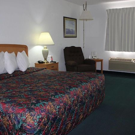 Americas Best Value Inn Grand Forks Esterno foto