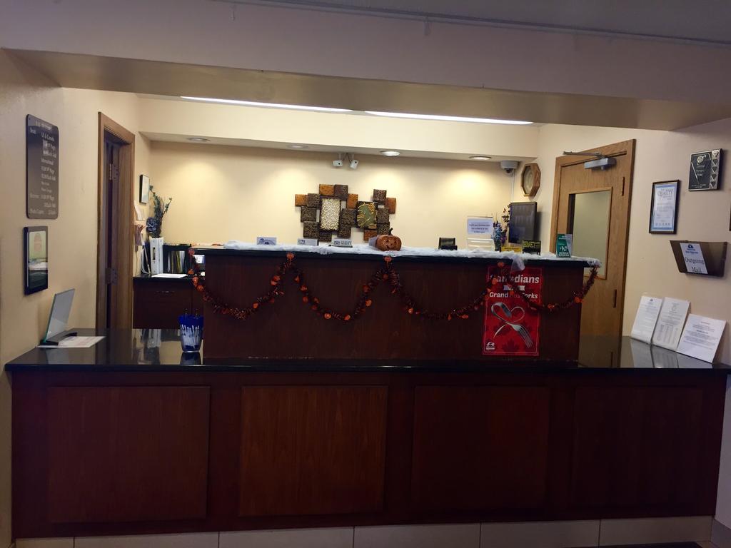 Americas Best Value Inn Grand Forks Esterno foto