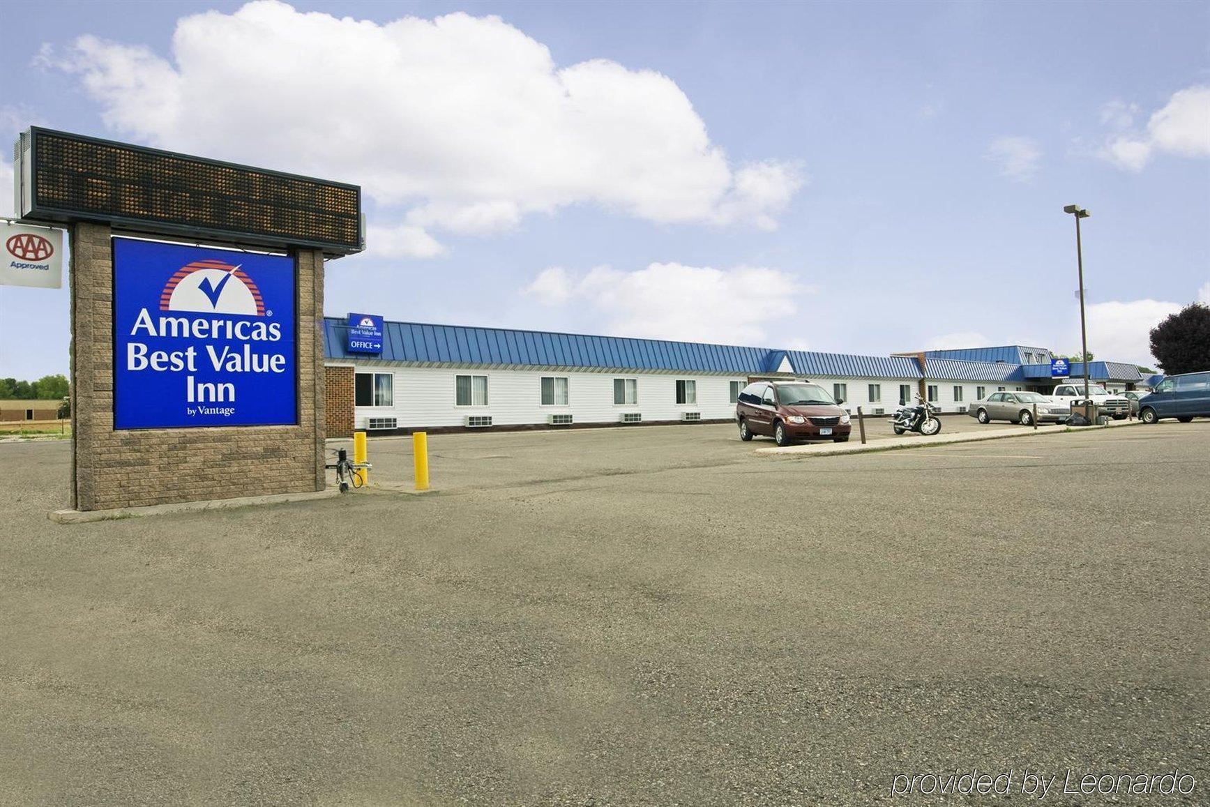 Americas Best Value Inn Grand Forks Esterno foto