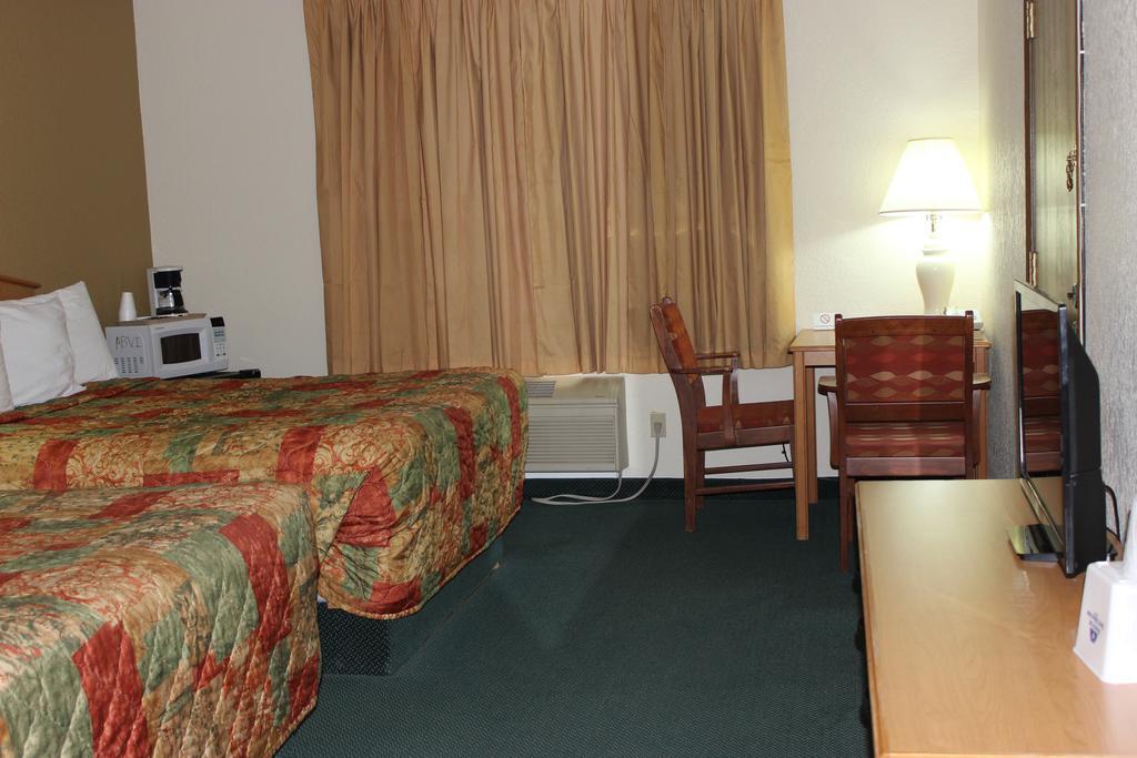 Americas Best Value Inn Grand Forks Esterno foto