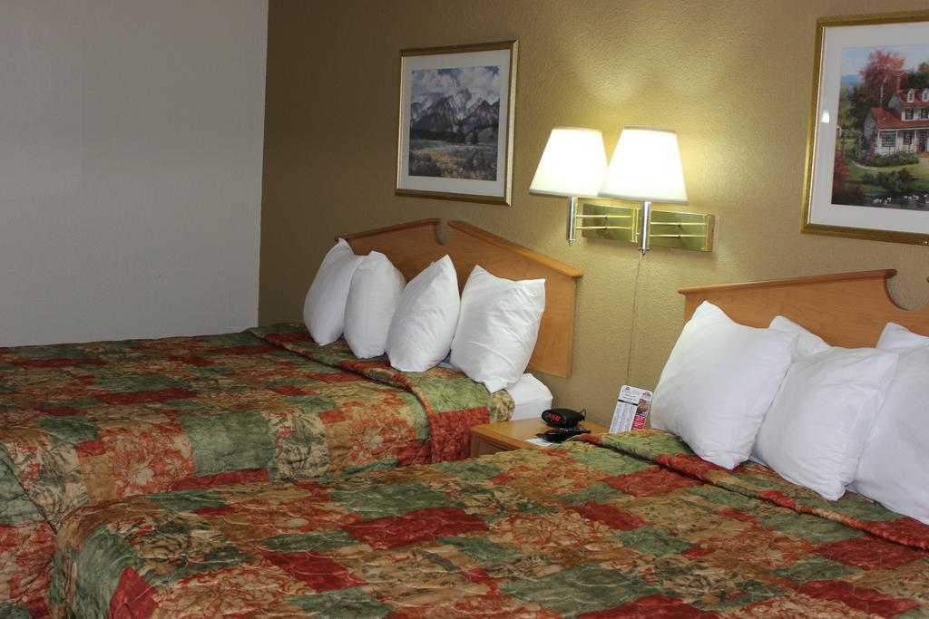 Americas Best Value Inn Grand Forks Esterno foto