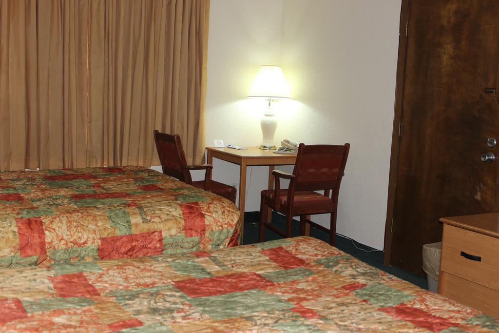 Americas Best Value Inn Grand Forks Esterno foto