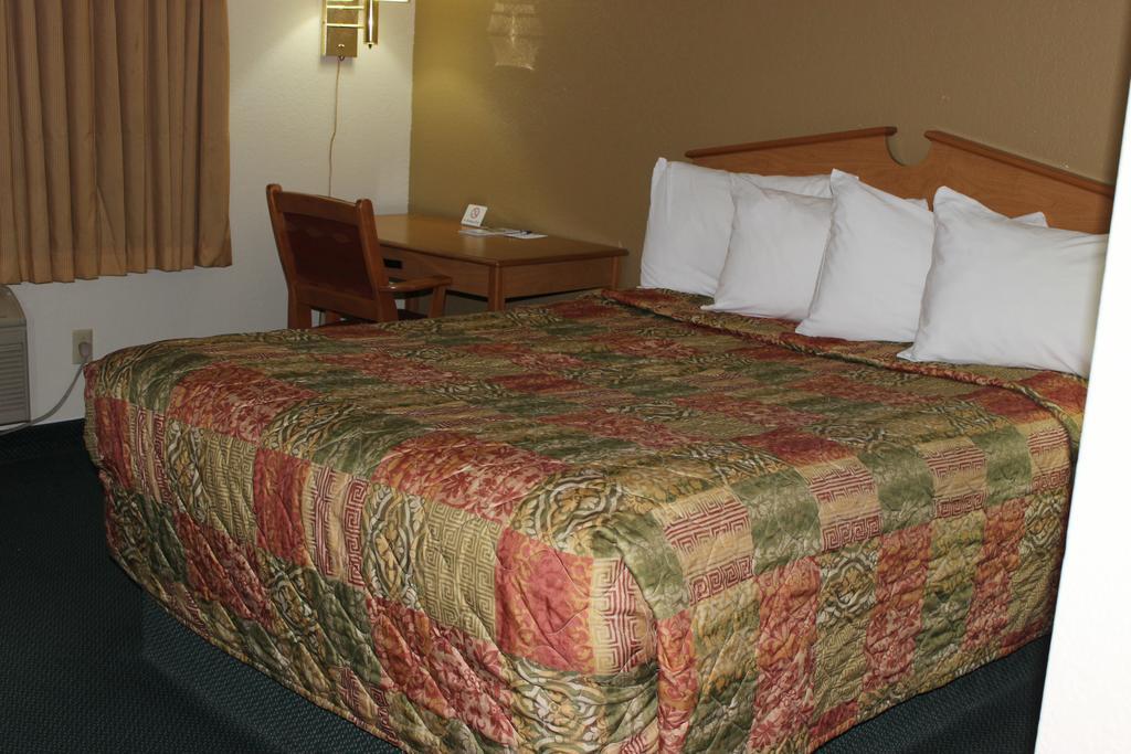 Americas Best Value Inn Grand Forks Esterno foto