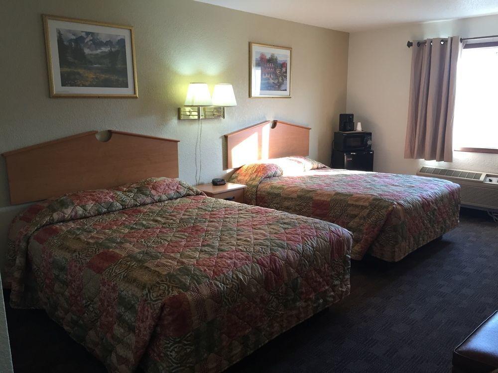 Americas Best Value Inn Grand Forks Esterno foto