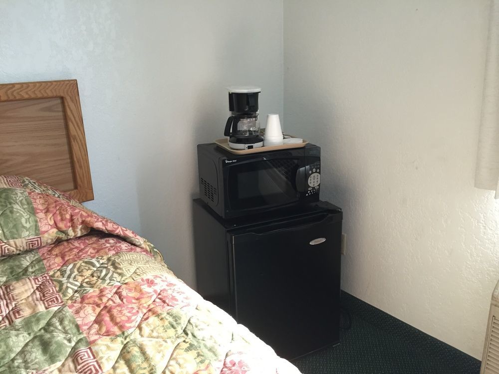 Americas Best Value Inn Grand Forks Esterno foto