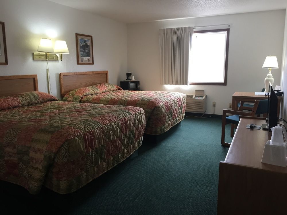 Americas Best Value Inn Grand Forks Esterno foto
