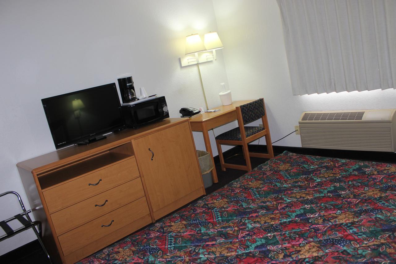 Americas Best Value Inn Grand Forks Esterno foto