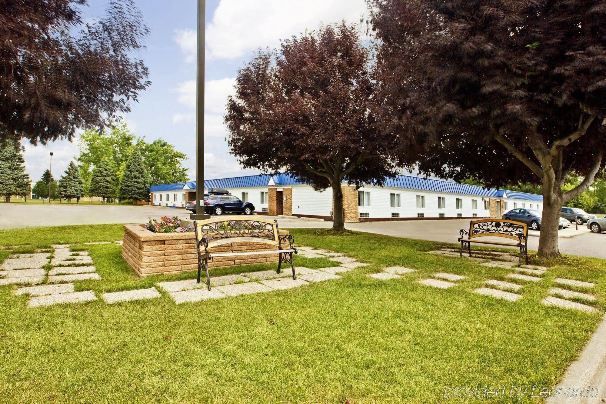 Americas Best Value Inn Grand Forks Esterno foto