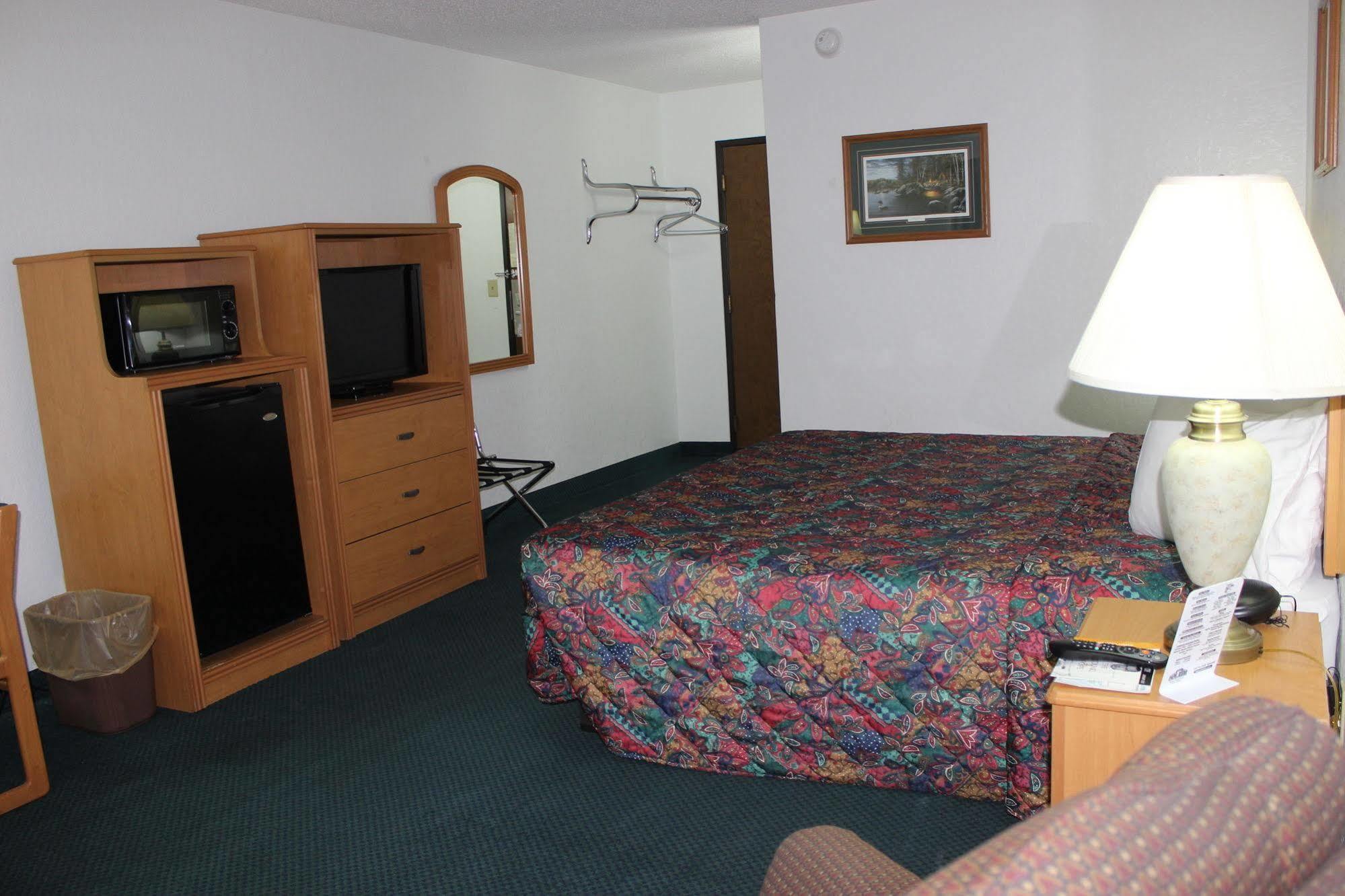 Americas Best Value Inn Grand Forks Esterno foto