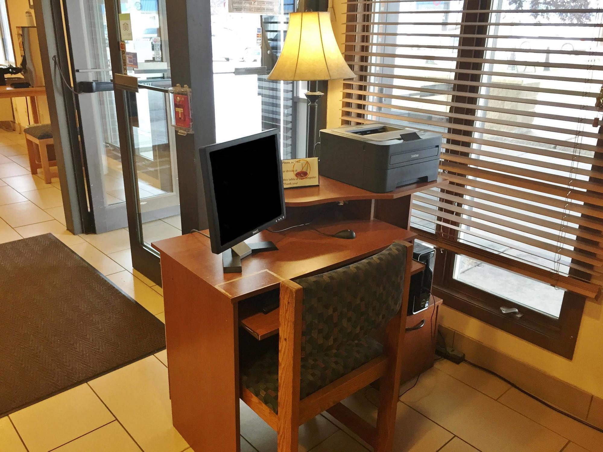 Americas Best Value Inn Grand Forks Esterno foto