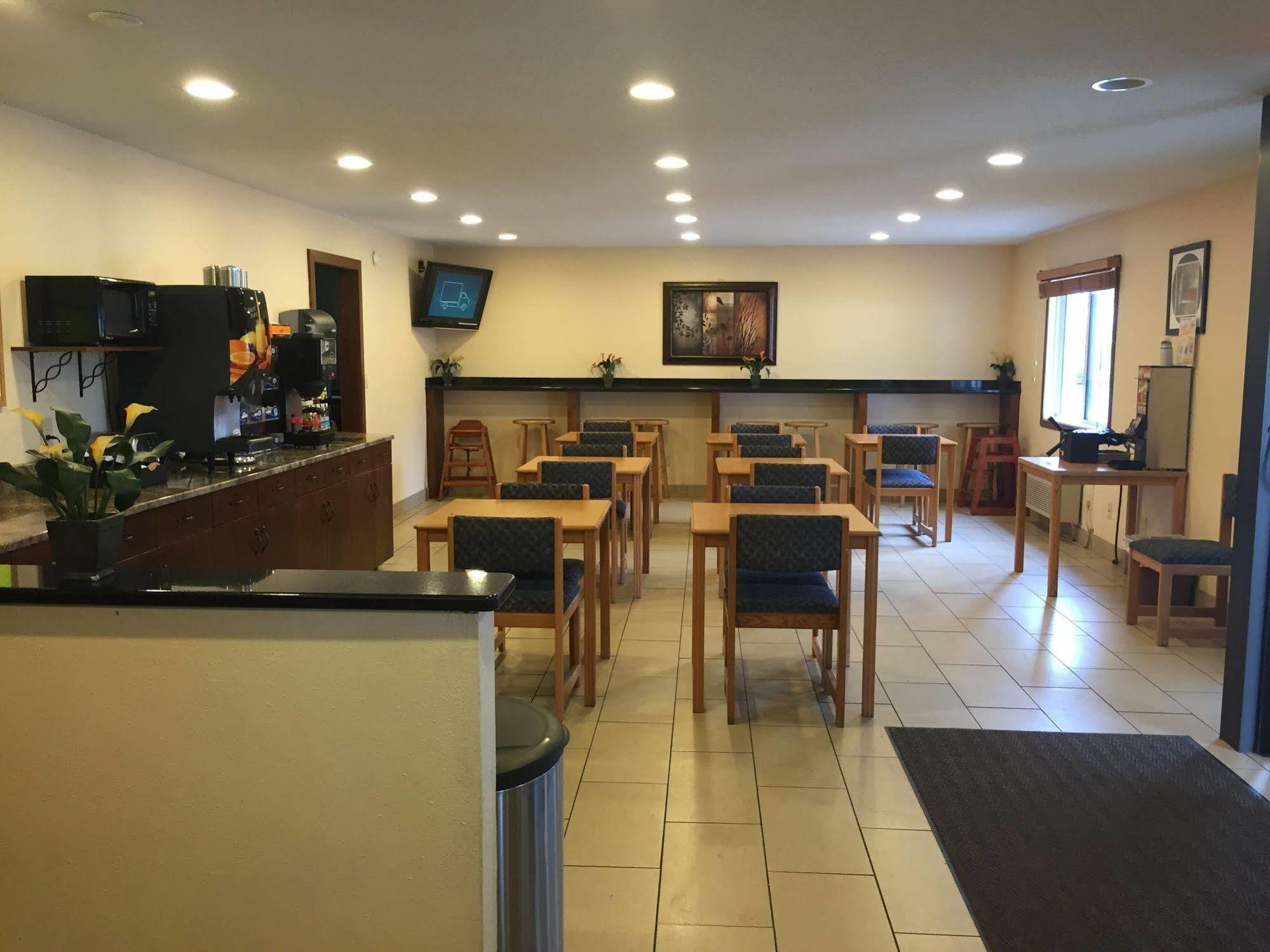 Americas Best Value Inn Grand Forks Esterno foto