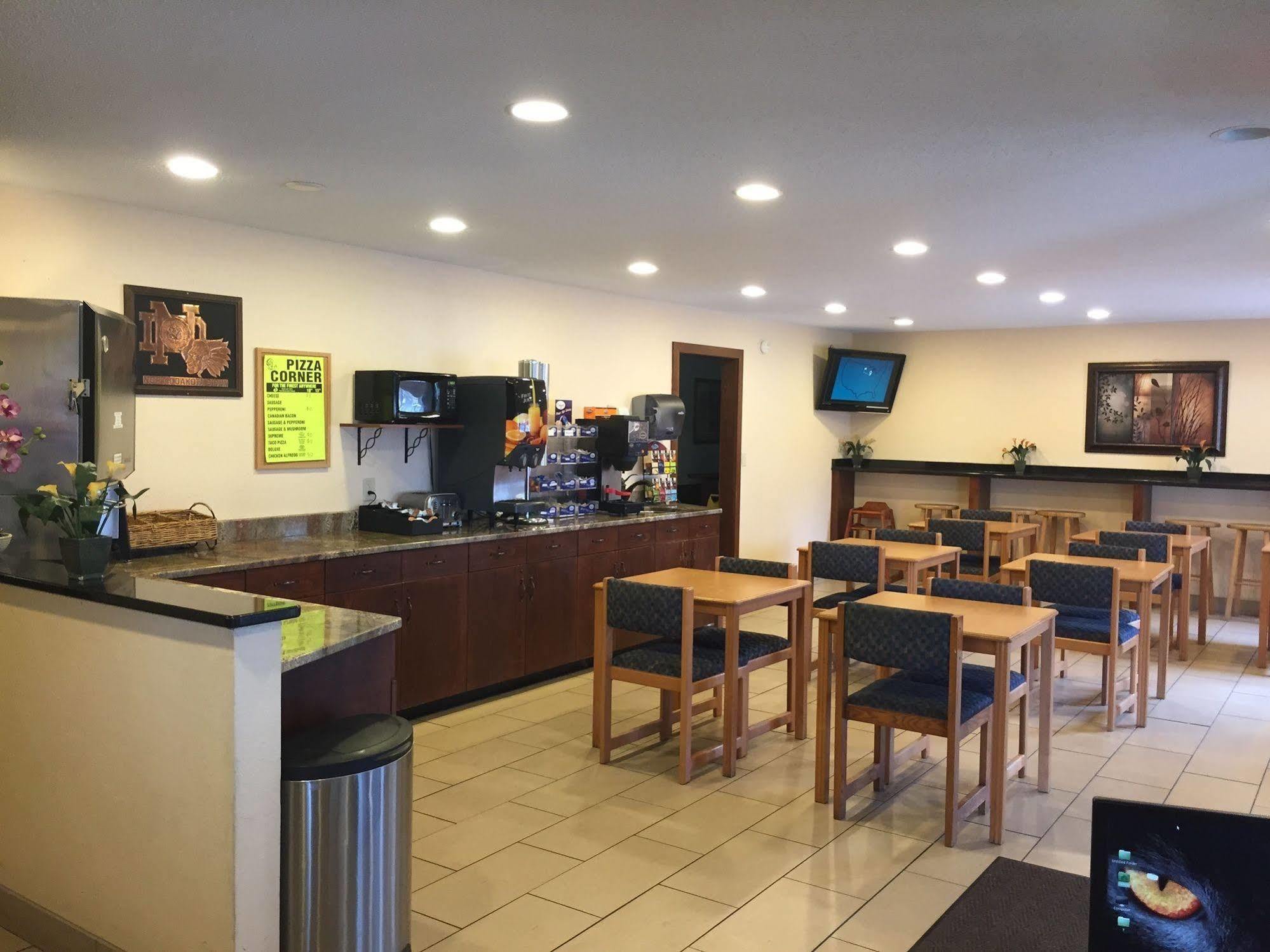 Americas Best Value Inn Grand Forks Esterno foto