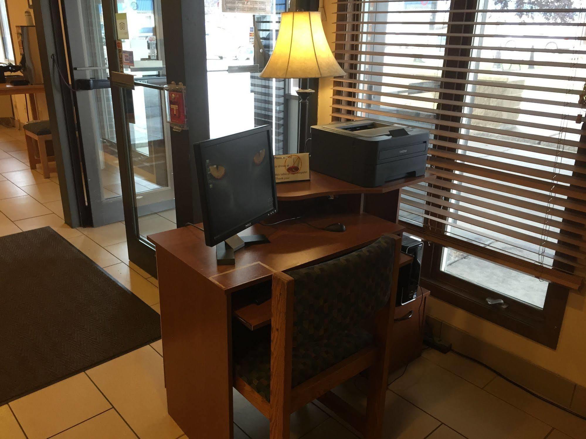 Americas Best Value Inn Grand Forks Esterno foto