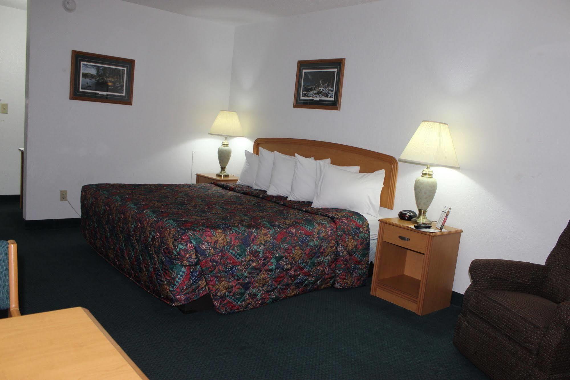 Americas Best Value Inn Grand Forks Esterno foto