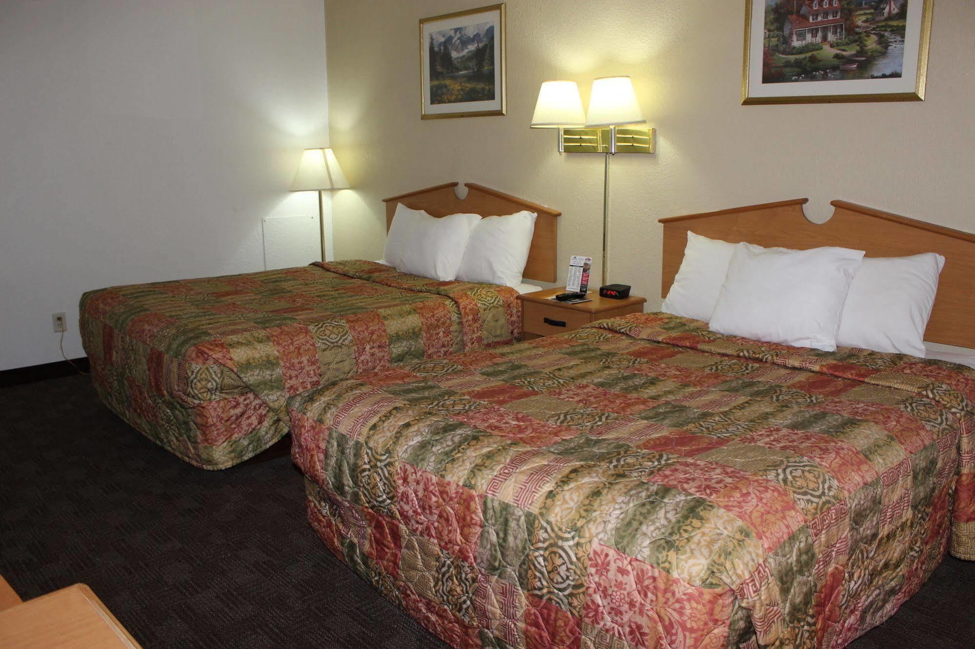 Americas Best Value Inn Grand Forks Esterno foto