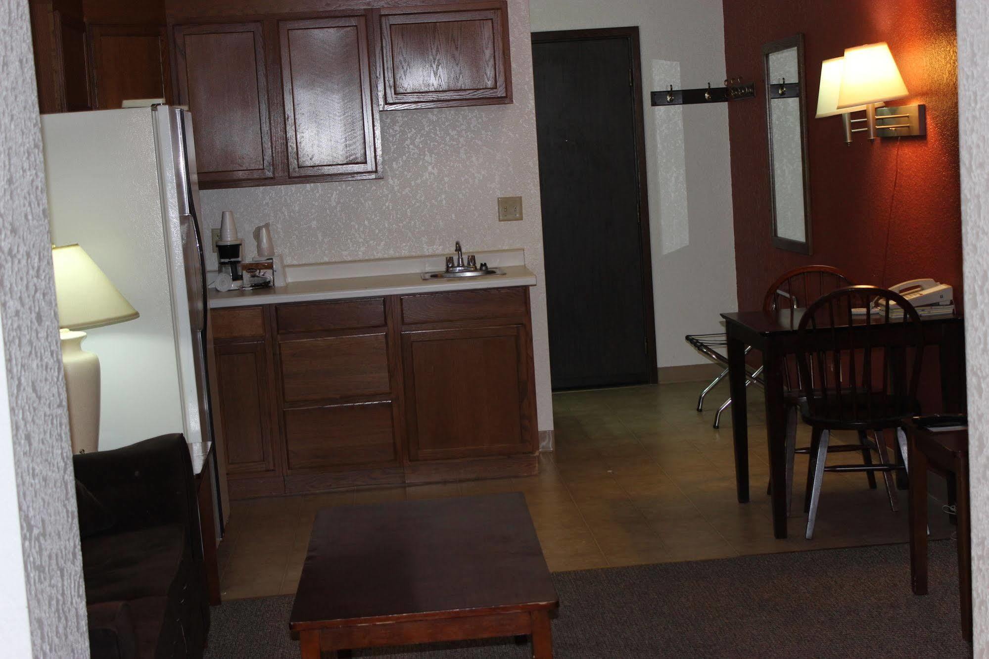 Americas Best Value Inn Grand Forks Esterno foto