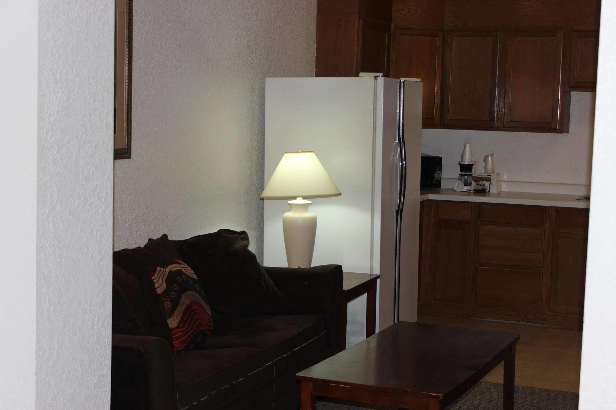 Americas Best Value Inn Grand Forks Esterno foto