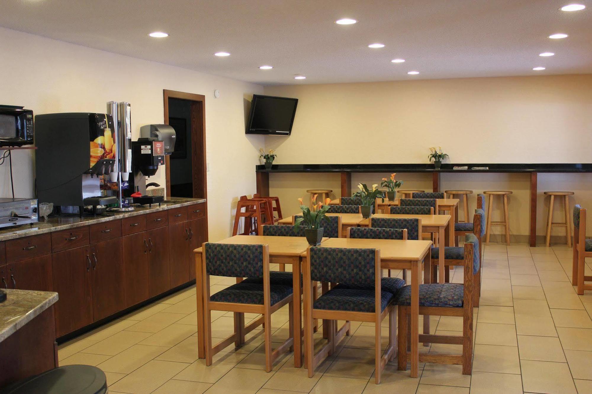 Americas Best Value Inn Grand Forks Esterno foto